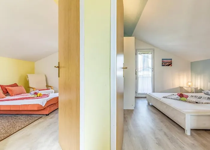 Semesterbostad Leila *