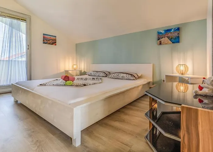 Semesterbostad Leila *